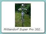 Mittendorf Super Pro 3029 IS Reynolds 753 aus dem Jahr 2001
Ausstattung Campagnolo Super Record 3/10 Ergo Power, Carbon
Bei diesem Rad handelt es sich wohl um das letzte Rad das Hans Th. Mittendorf gebaut hat.
Eigentümer: Johannes Mittendorf, Uetersen (Erstbesitzer)
