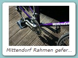 Mittendorf Rahmen gefertigt mit Columbus Rohrsatz aus den späten 1980er Jahren.
Aufgebaut wurde das Rad 2025 mit Shimano Claris und Mavic Aksium Laufradsatz
Eigentümer: Alexej Mittendorf, Wuppertal